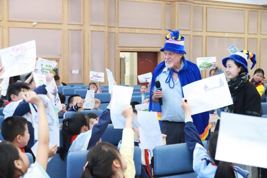 打破閱讀邊界 青龍路小學書香潤童心