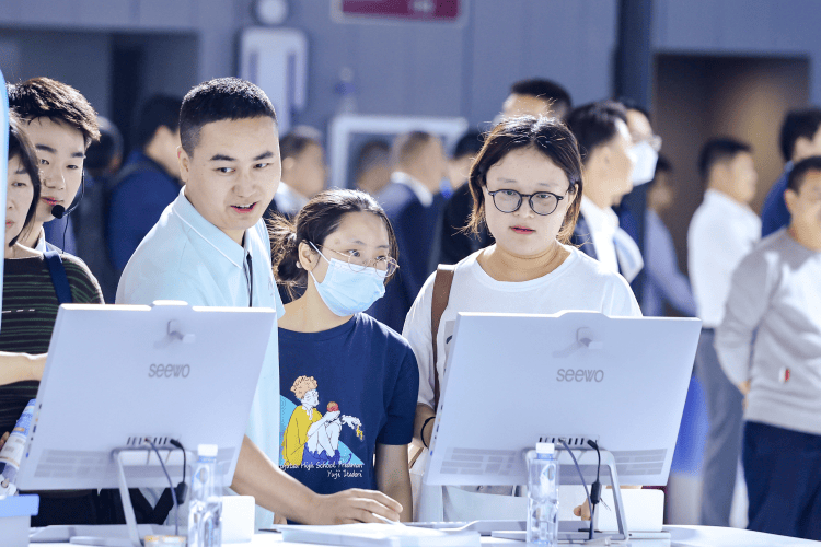 AI賦能教育全場景 希沃亮相第87屆中國教育裝備展