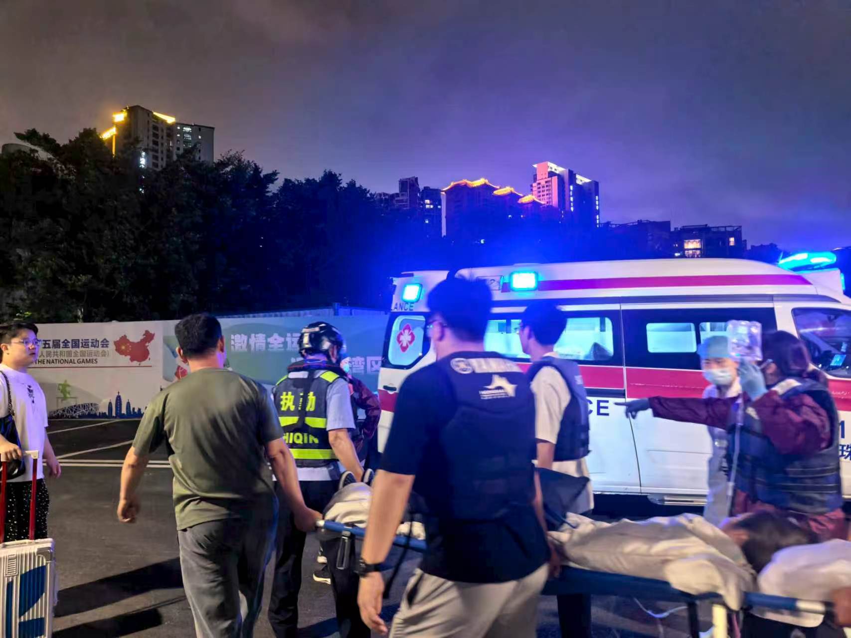 緊急護航，珠海公安快速駕艇護送孕婦出島就醫