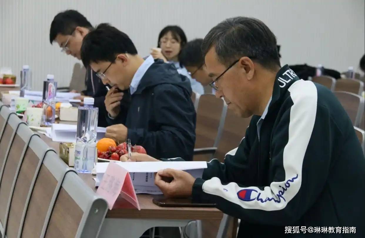 原創研究生被導師罵了3年，答辯當天愣在原地：學術圈的“護犢子”原來是這樣