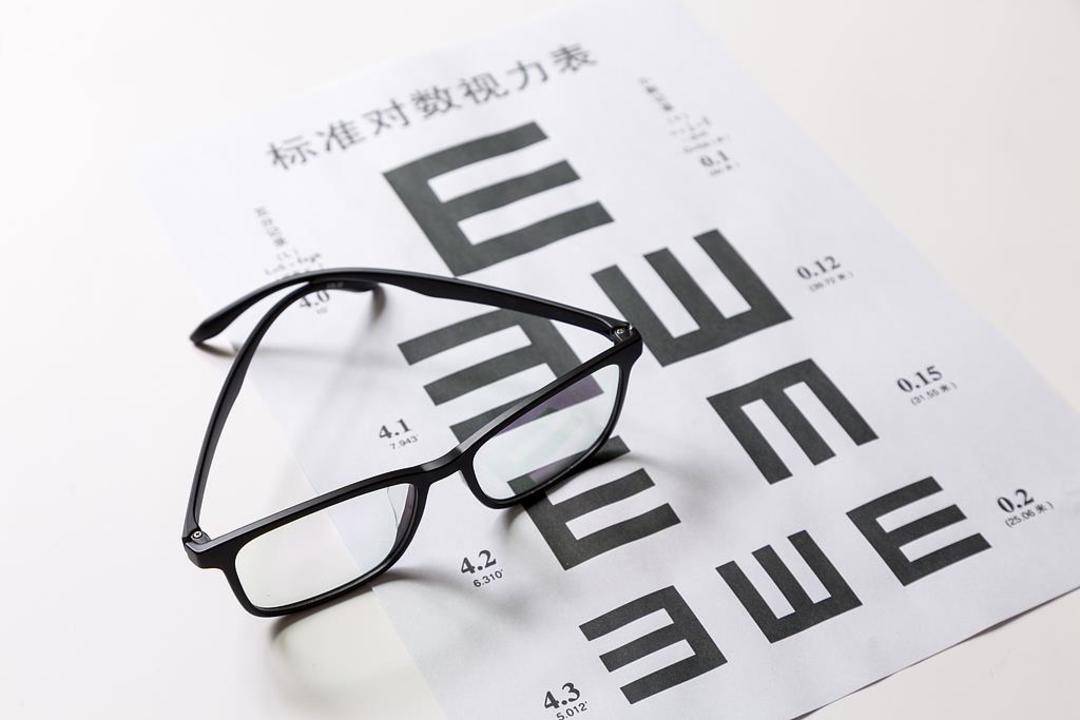 鏡片裝反致近視度數飆升！給孩子配眼鏡 這些細節要注意→