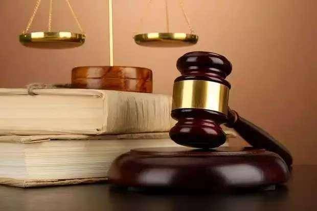 原創“姐，我能帶著孩子上班嗎？”老闆娘剛想拒絕，話到嘴邊卻說不出口！這個善舉背後，有3個法律風險要注意