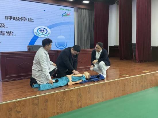 黨建引領聚合力 醫法同行護安康——四平市鐵東區人民法院開展“關注心理健康 關愛法律衛士”主題活動