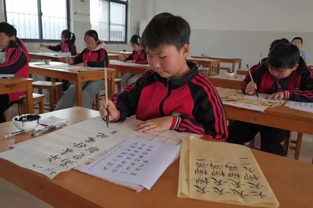 永城市第五小學書法進課堂活動舉行