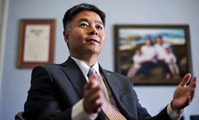 美國“總統”罵移民，這一次華裔議員不忍了