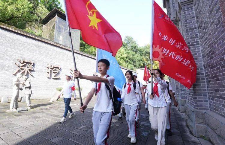 別樣的畢業禮！重慶這所學校學子用一場沿江徒步告別小學時光