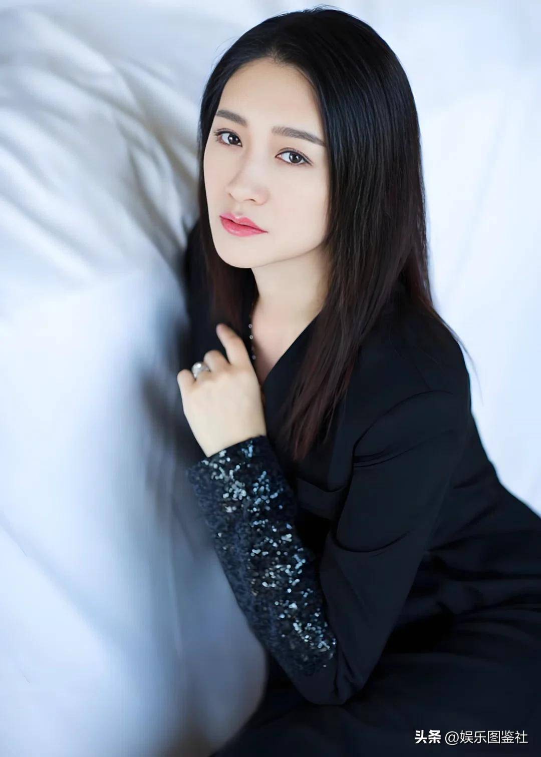 李小冉：歲月沉澱演技，從容綻放活出女性高光