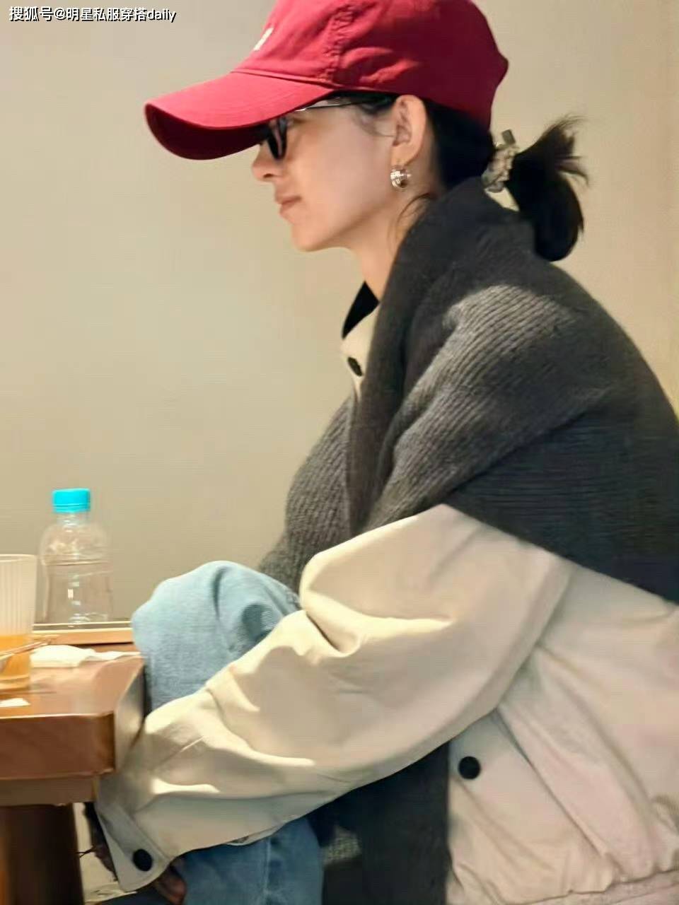 原創趙麗穎上海咖啡店吃甜品被偶遇！戴棒球帽和眼鏡，“巴掌臉”搶鏡