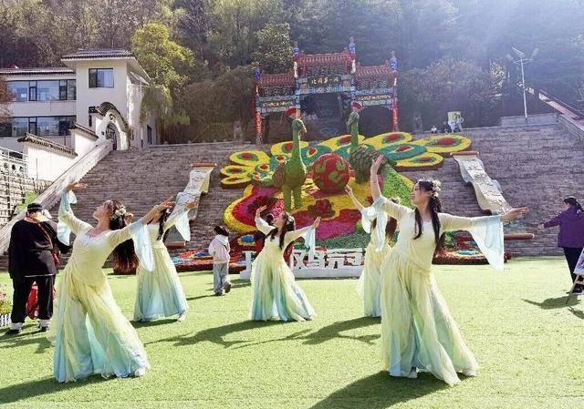 五一暢遊雞冠洞：自然奇觀邂逅花海狂歡，演藝美食免單暢享！