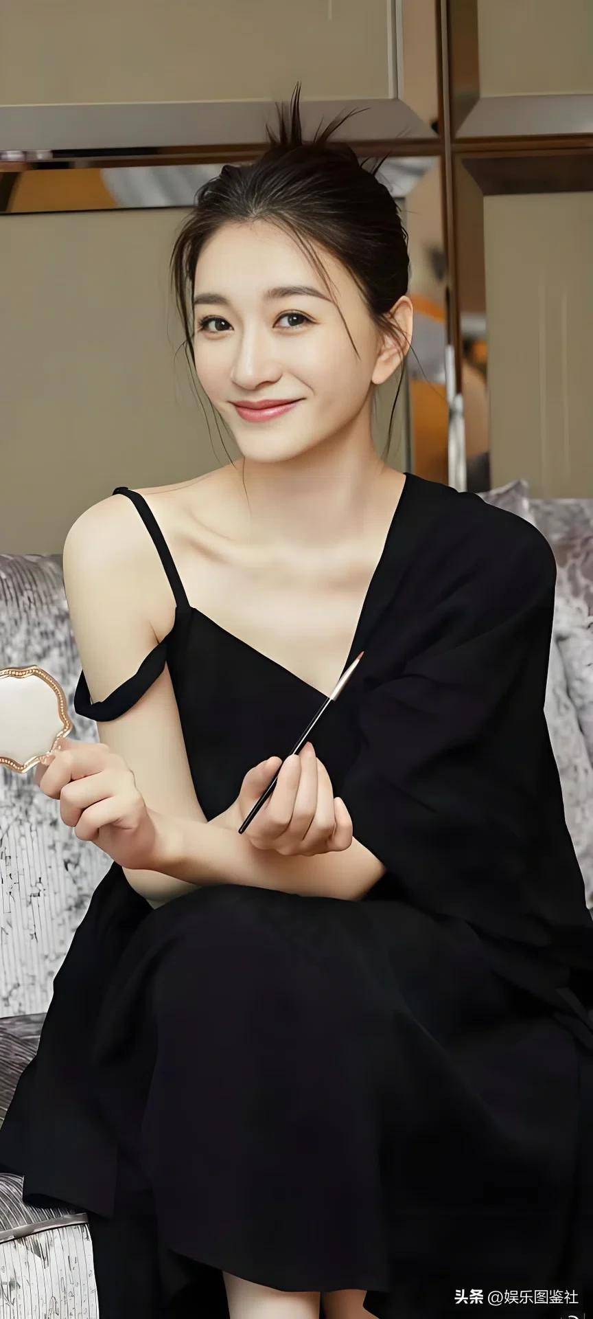 原創李小冉：歲月沉澱演技，從容綻放活出女性高光